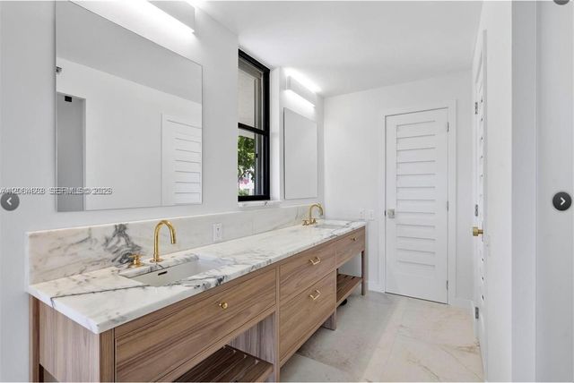 2575 S Bayshore Drive 4A, Miami, FL 33133
