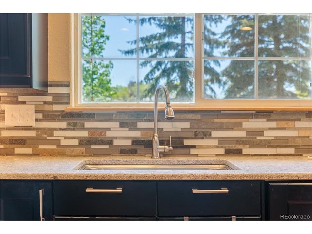 2513 Falcon Dr, Longmont, CO 80503