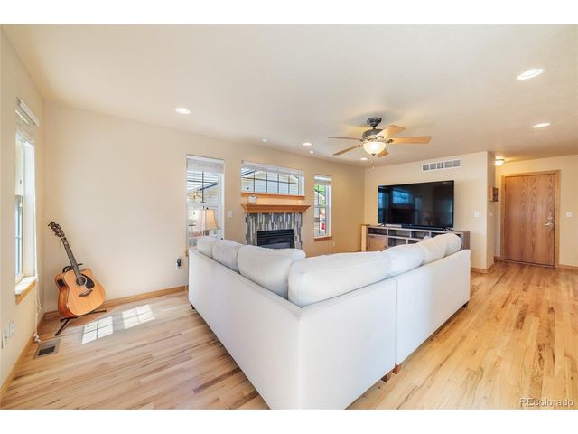 2513 Falcon Dr, Longmont, CO 80503