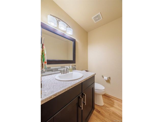 2513 Falcon Dr, Longmont, CO 80503