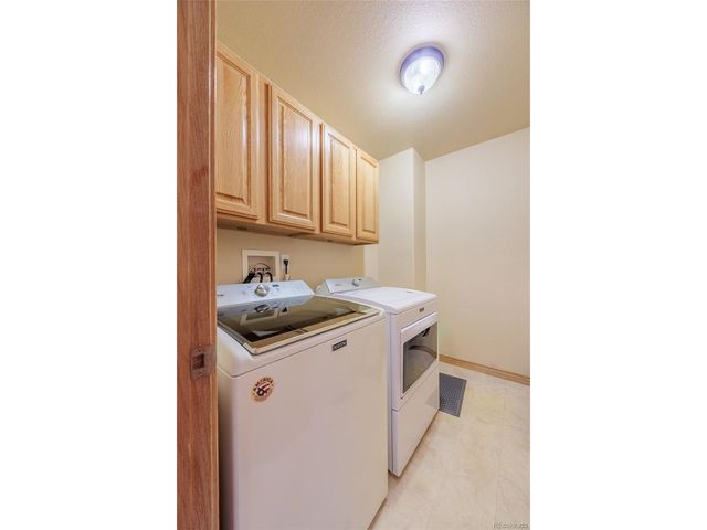 2513 Falcon Dr, Longmont, CO 80503