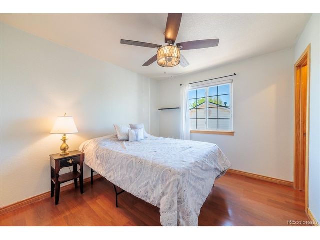 2513 Falcon Dr, Longmont, CO 80503