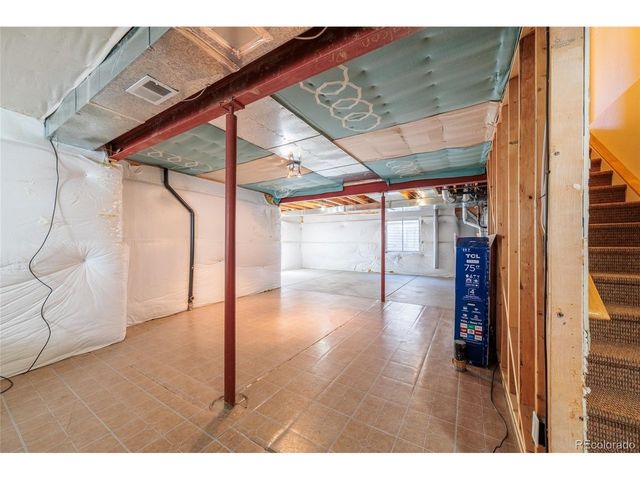 2513 Falcon Dr, Longmont, CO 80503