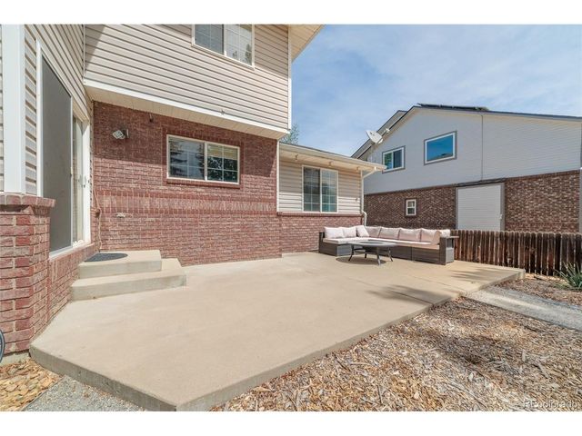 2513 Falcon Dr, Longmont, CO 80503