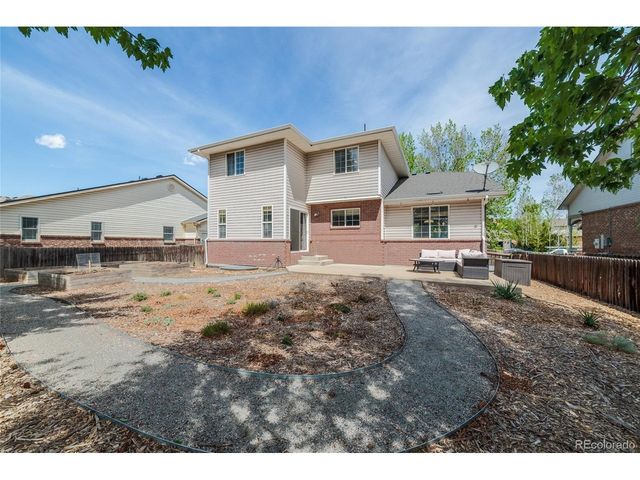2513 Falcon Dr, Longmont, CO 80503