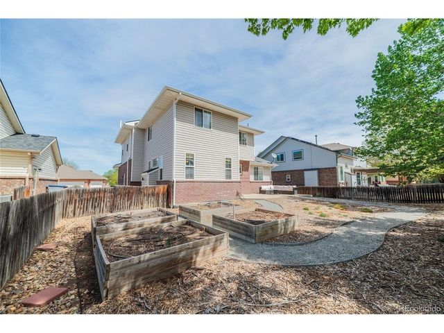 2513 Falcon Dr, Longmont, CO 80503