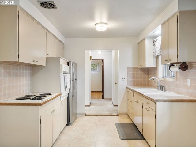 2572 WILLAMINA Ave, Forest Grove, OR 97116