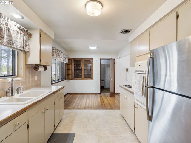 2572 WILLAMINA Ave, Forest Grove, OR 97116