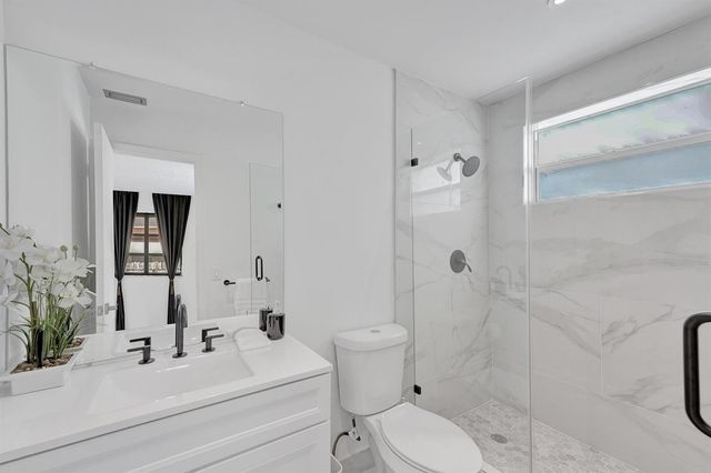 1115 NE 1st Court B, Hallandale Beach, FL 33009