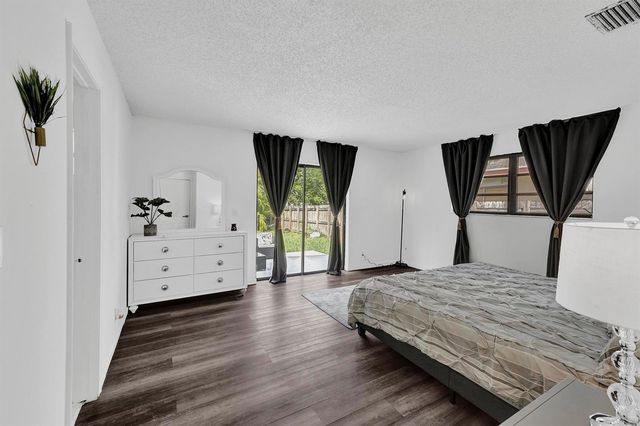 1115 NE 1st Court B, Hallandale Beach, FL 33009