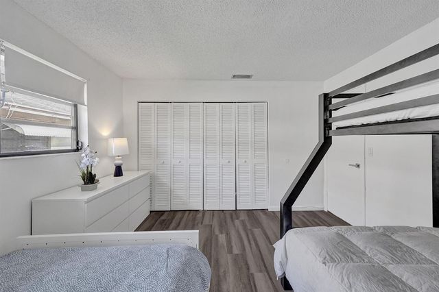 1115 NE 1st Court B, Hallandale Beach, FL 33009
