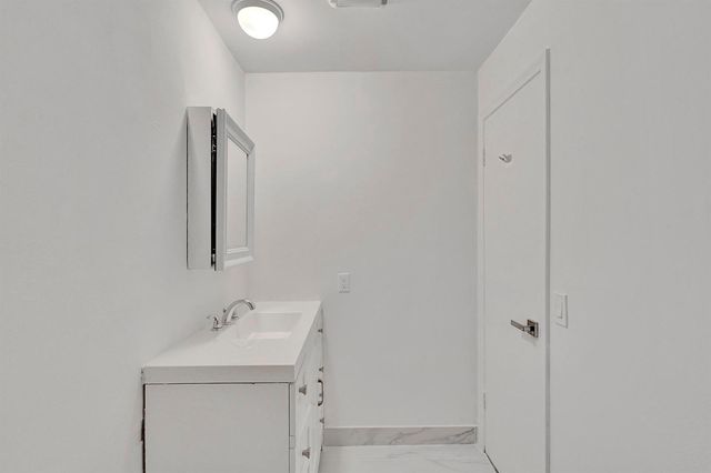 1115 NE 1st Court B, Hallandale Beach, FL 33009