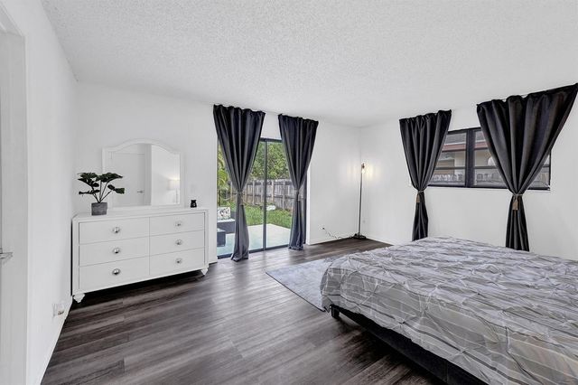 1115 NE 1st Court B, Hallandale Beach, FL 33009