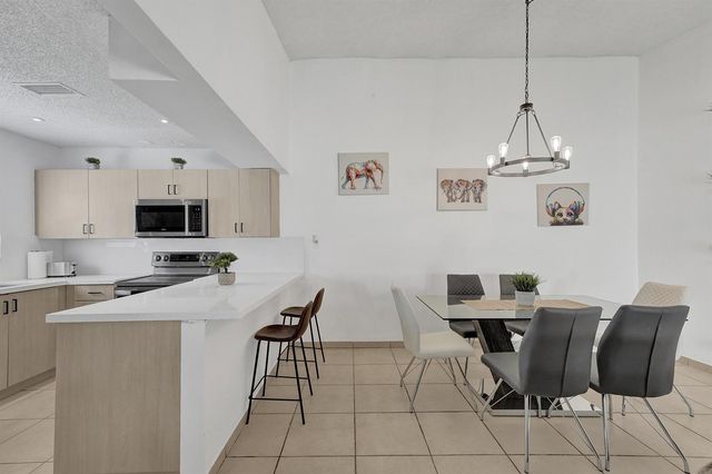 1115 NE 1st Court B, Hallandale Beach, FL 33009