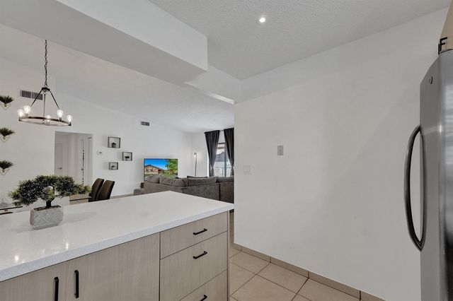 1115 NE 1st Court B, Hallandale Beach, FL 33009