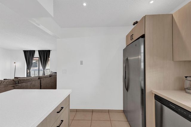 1115 NE 1st Court B, Hallandale Beach, FL 33009