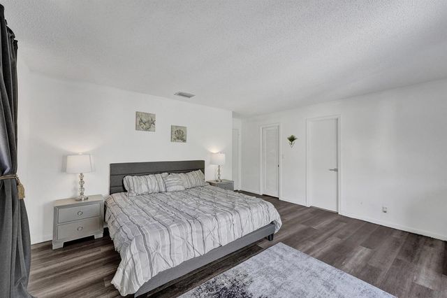 1115 NE 1st Court B, Hallandale Beach, FL 33009