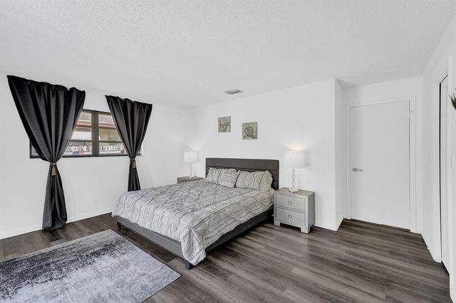 1115 NE 1st Court B, Hallandale Beach, FL 33009
