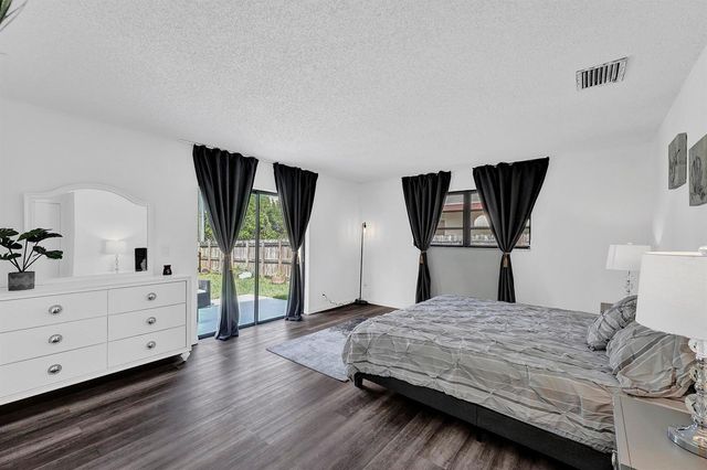 1115 NE 1st Court B, Hallandale Beach, FL 33009