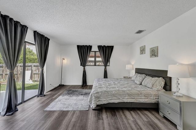 1115 NE 1st Court B, Hallandale Beach, FL 33009