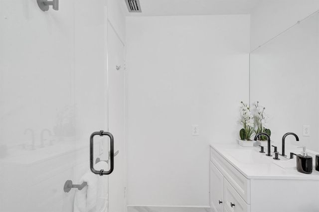1115 NE 1st Court B, Hallandale Beach, FL 33009