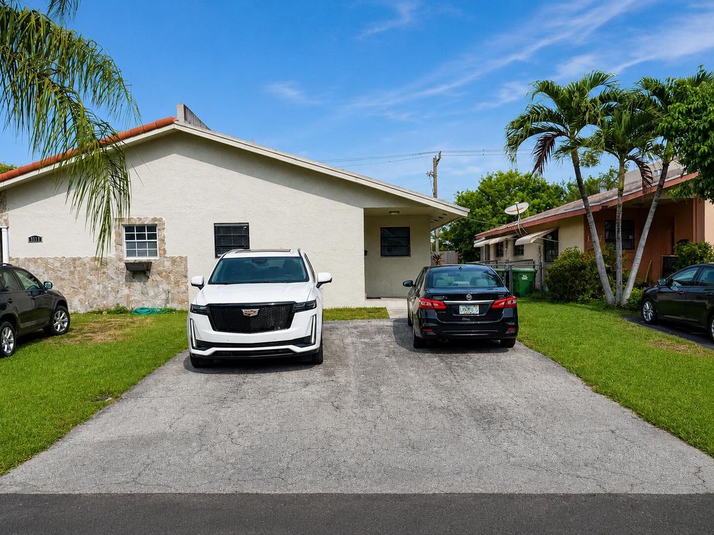 1115 NE 1st Court B, Hallandale Beach, FL 33009