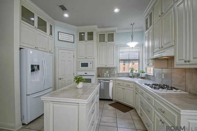 7015 Rosehill Dr, Baton Rouge, LA 70817