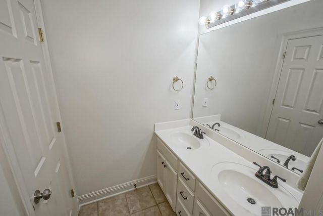 7015 Rosehill Dr, Baton Rouge, LA 70817