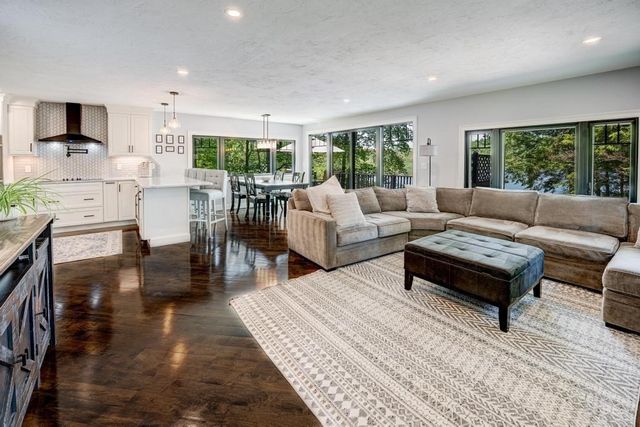 4 Northview Ave, Westford, MA 01886