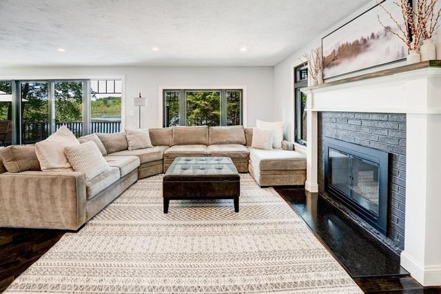 4 Northview Ave, Westford, MA 01886