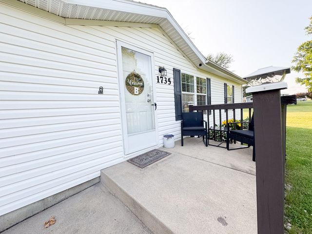 1735 Nachusa Road, Dixon, IL 61021