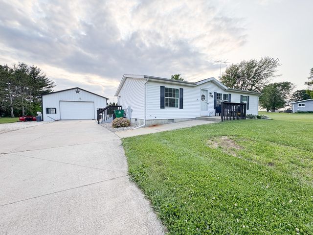 1735 Nachusa Road, Dixon, IL 61021