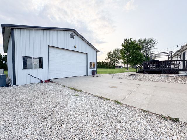 1735 Nachusa Road, Dixon, IL 61021