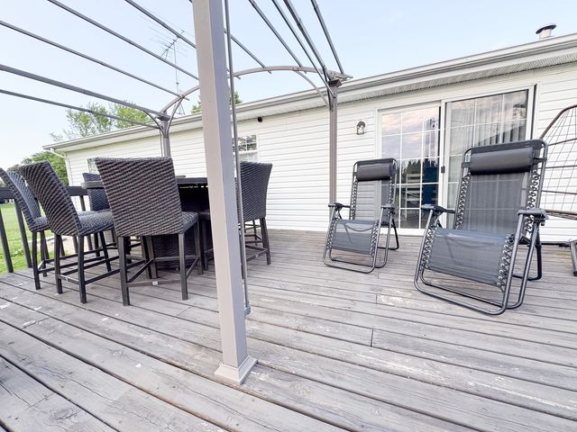 1735 Nachusa Road, Dixon, IL 61021