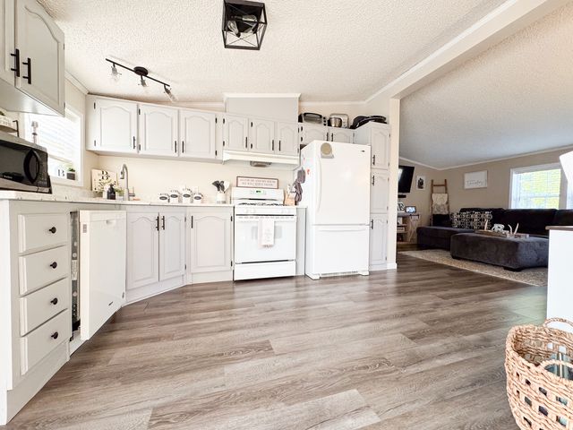 1735 Nachusa Road, Dixon, IL 61021