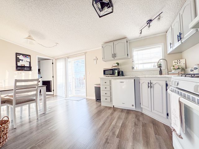 1735 Nachusa Road, Dixon, IL 61021