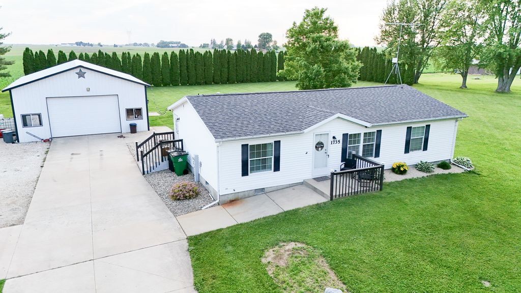 1735 Nachusa Road, Dixon, IL 61021