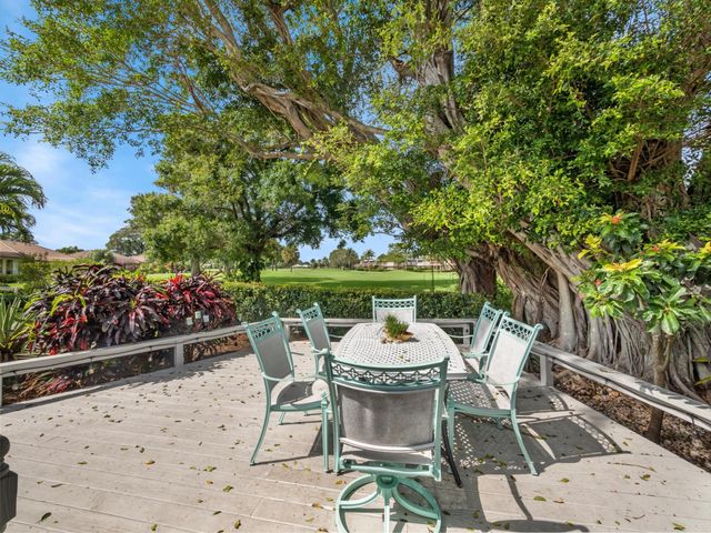 133 Clubhouse Boulevard, Atlantis, FL 33462