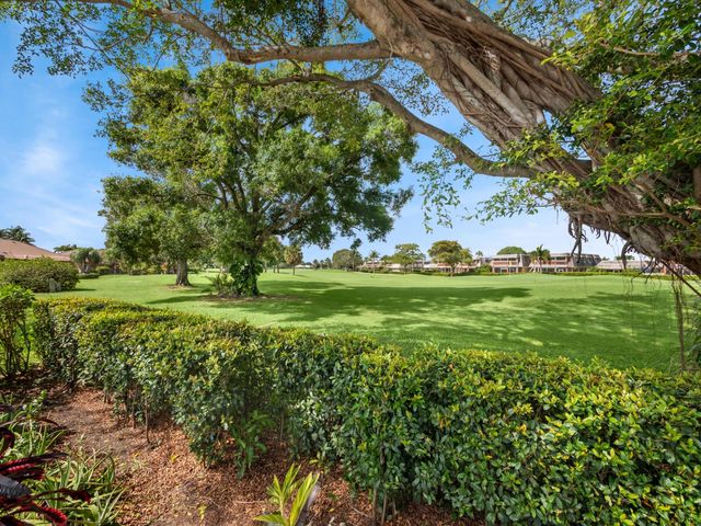 133 Clubhouse Boulevard, Atlantis, FL 33462