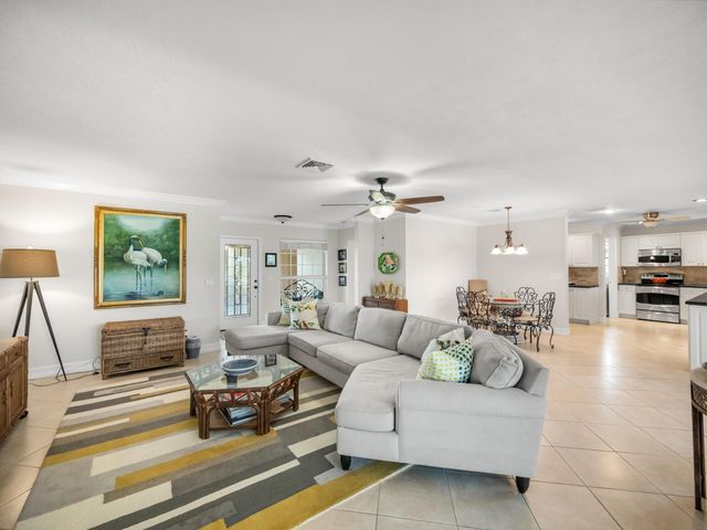 133 Clubhouse Boulevard, Atlantis, FL 33462