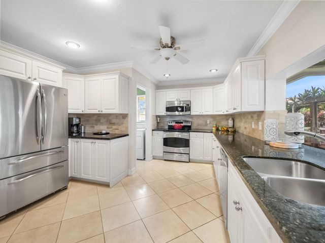 133 Clubhouse Boulevard, Atlantis, FL 33462