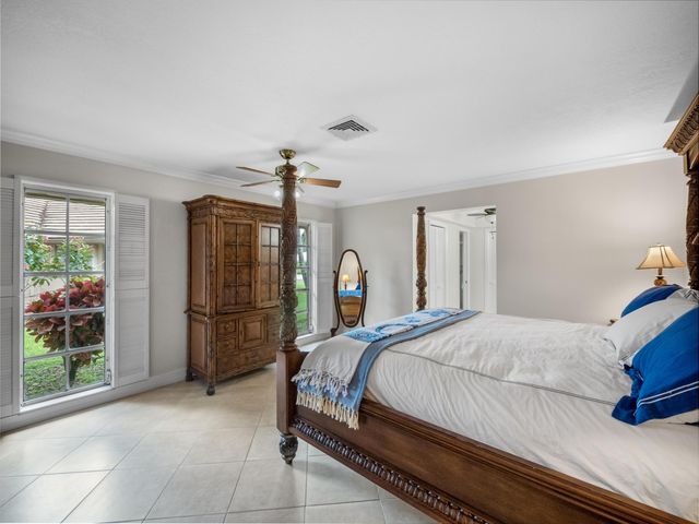 133 Clubhouse Boulevard, Atlantis, FL 33462