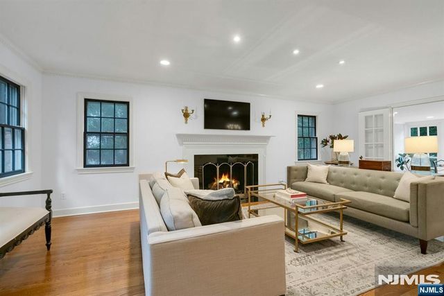 39 Wyncote Road, Ho-ho-kus, NJ 07423