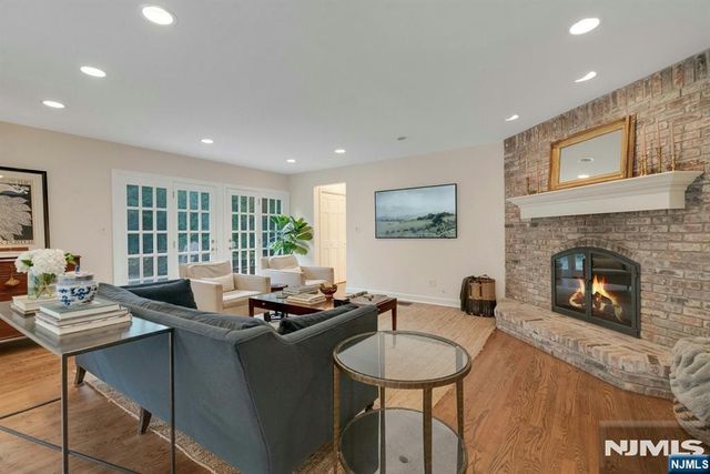 39 Wyncote Road, Ho-ho-kus, NJ 07423