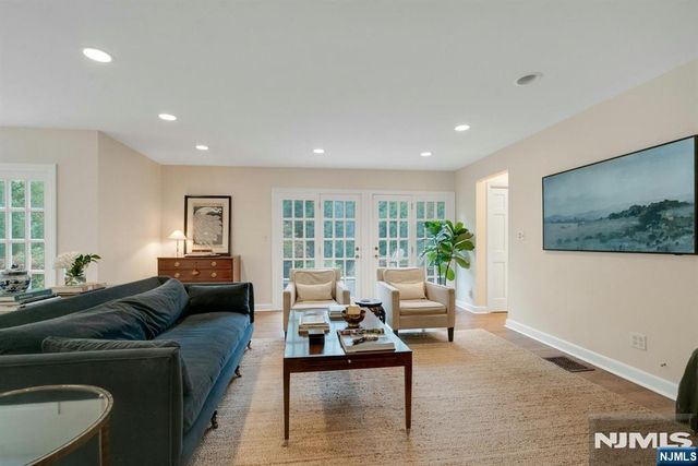 39 Wyncote Road, Ho-ho-kus, NJ 07423