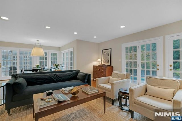 39 Wyncote Road, Ho-ho-kus, NJ 07423