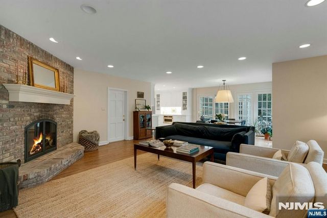 39 Wyncote Road, Ho-ho-kus, NJ 07423