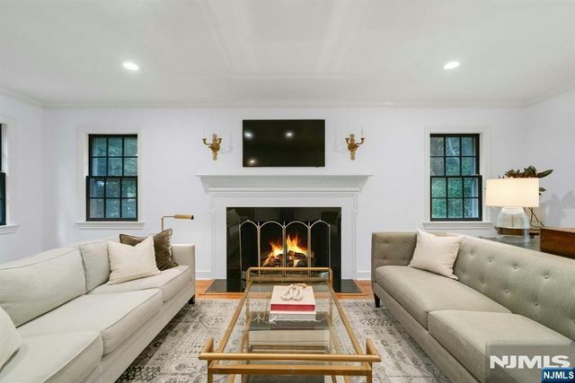 39 Wyncote Road, Ho-ho-kus, NJ 07423