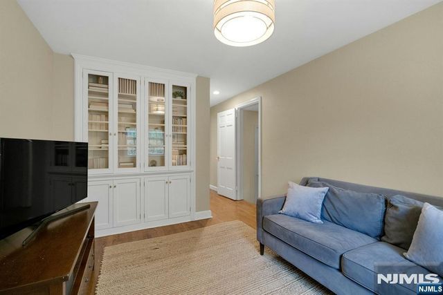 39 Wyncote Road, Ho-ho-kus, NJ 07423