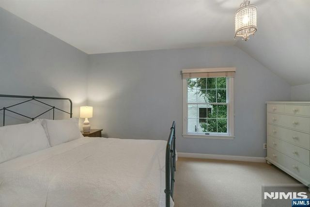 39 Wyncote Road, Ho-ho-kus, NJ 07423